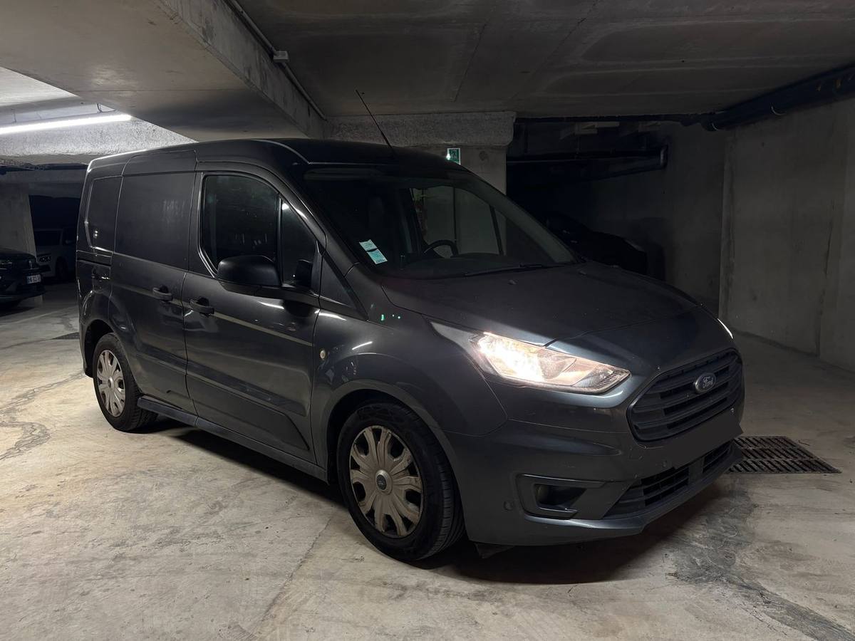 Ford Transit Connect — photo réelle 1
