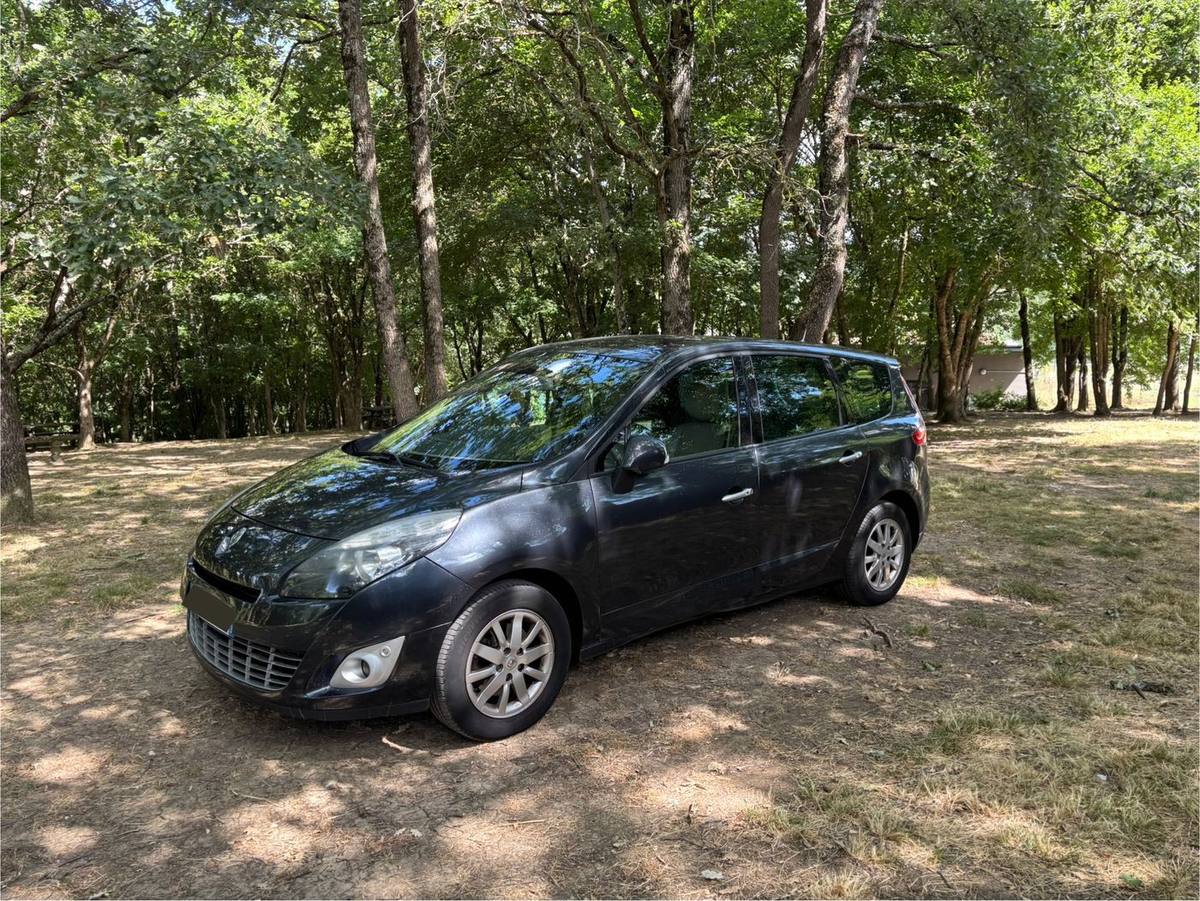 Renault Grand Scénic — photo réelle 1