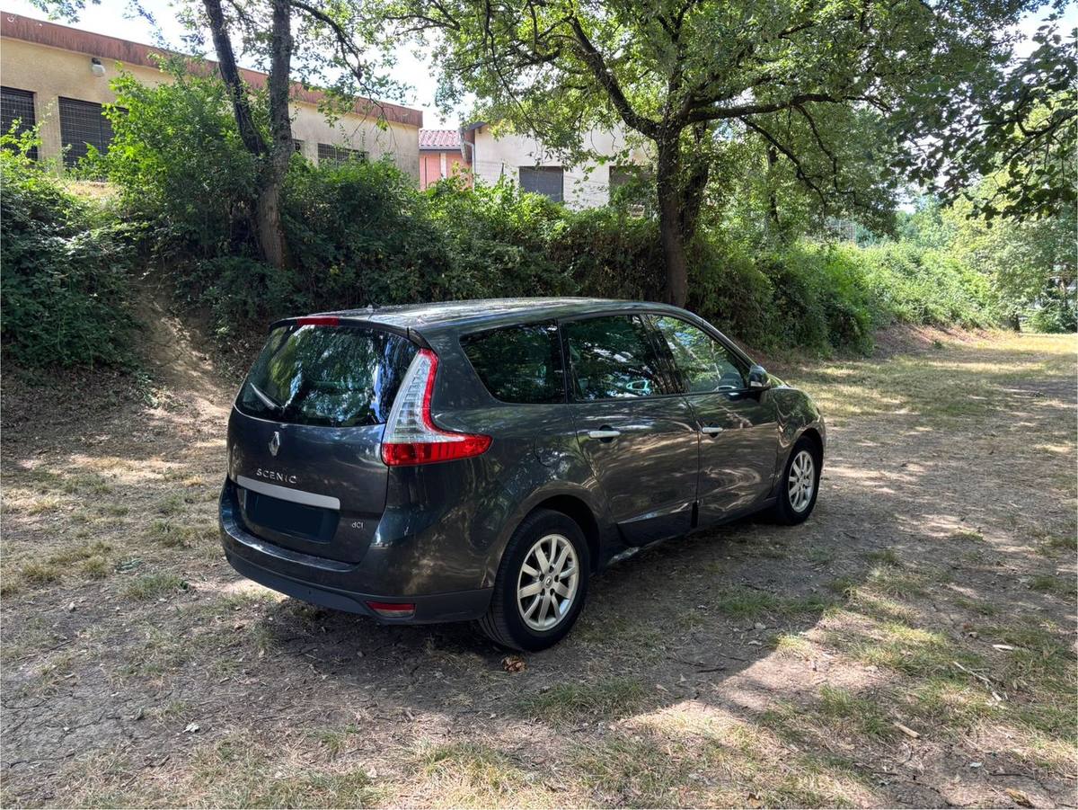 Renault Grand Scénic — photo réelle 2