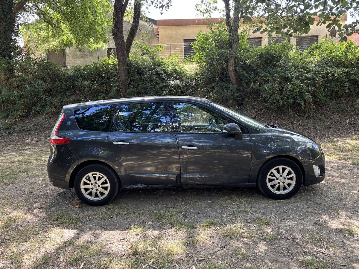 Renault Grand Scénic — photo réelle 4