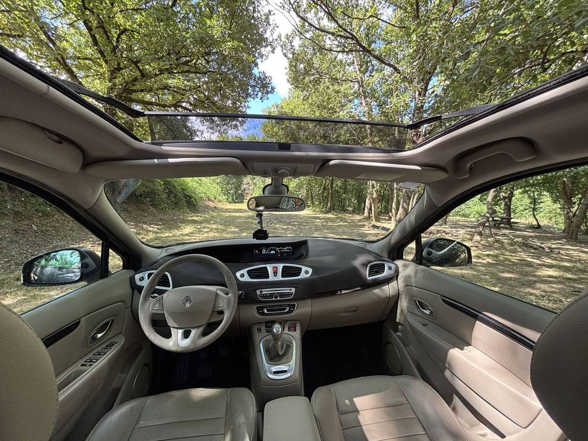 Renault Grand Scénic — photo réelle 6