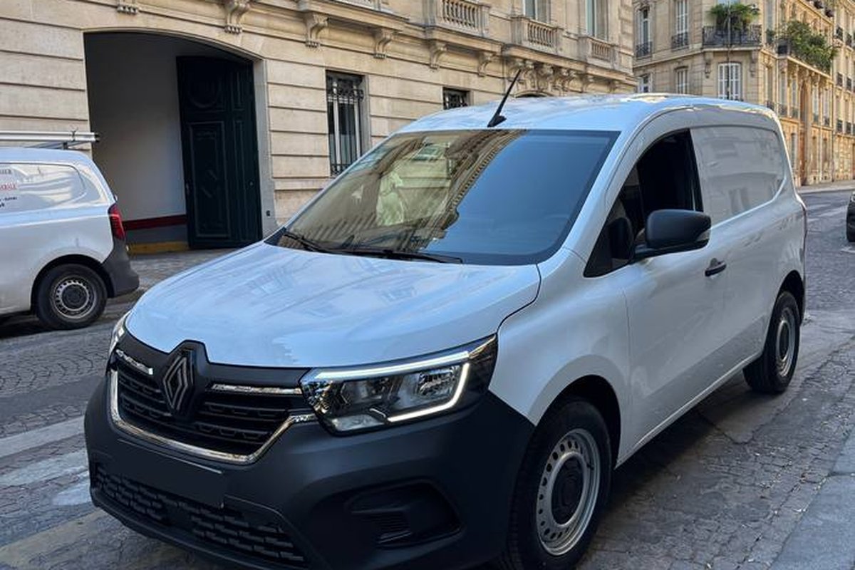 Location Renault Kangoo 2026 — RentSmart Paris / Saint-Ouen