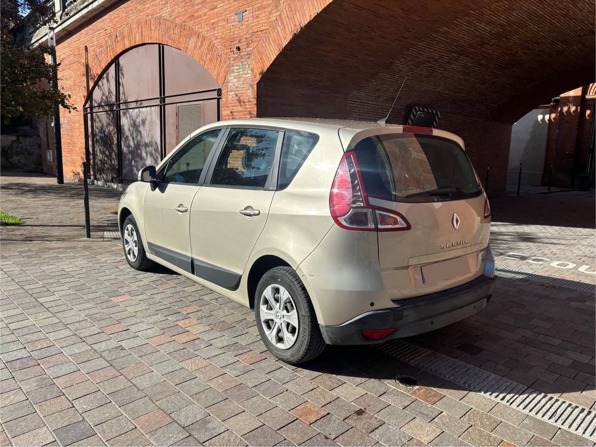 Renault Scénic — photo réelle 1