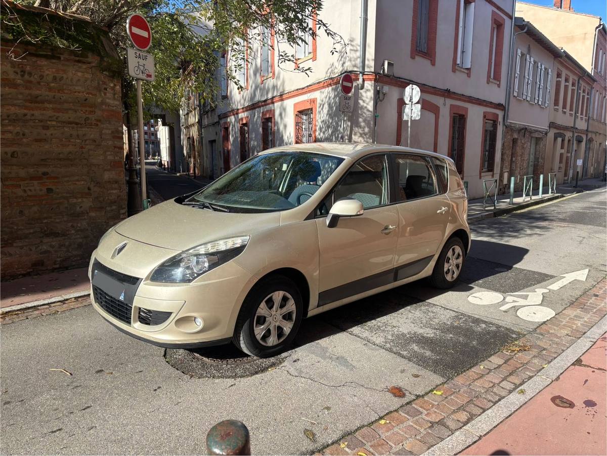Renault Scénic — photo réelle 2